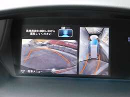バックカメラがあれば後方の視野をカバーしてくれるので、安心・安全が確保できます。後退駐車のサポートにかかせないアイテムです！