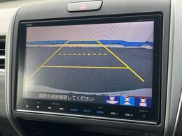 【バックカメラ】駐車時に後方がリアルタイム映像で確認できます。大型商業施設や立体駐車場での駐車時や、夜間のバック時に大活躍！運転スキルに関わらず、今や必須となった装備のひとつです！
