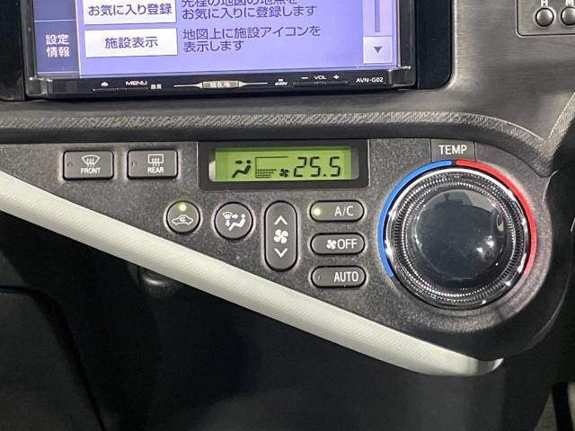 【オートエアコン】一度お好みの温度に設定すれば、車内の温度を検知し風量や温度を自動で調整。暑い…寒い…と何度もスイッチ操作をする必要はありません。快適な車内空間には必須の機能ですね♪