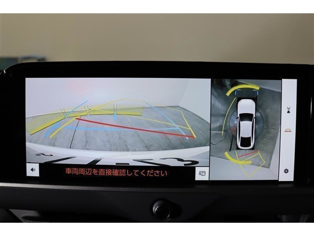 車両を上から見たような映像表示するパノラミックビューモニター付き！