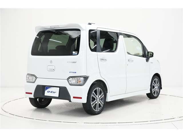 後続車から視認性の良いストップランプの配置で追突抑制になります。