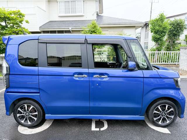 「安心プラン」では認証工場にて記録簿に基づく法定点検を実施し「バッテリー・前後ワイパー・エンジンオイル・エンジンオイルエレメント」を無条件で全て新品交換をさせて頂きます。厳正な体制を整えております♪
