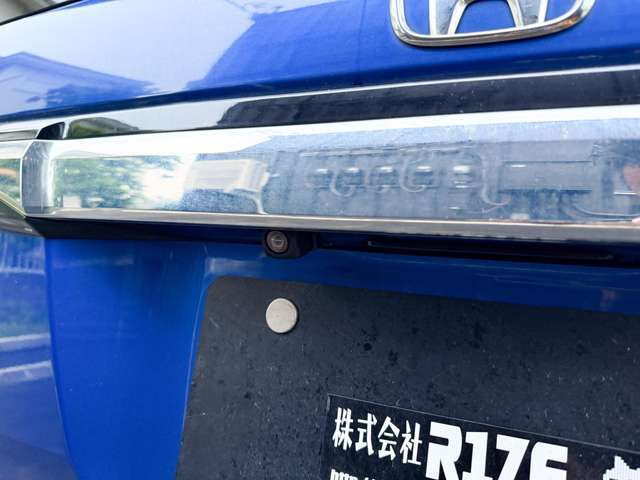 自動車でお越しになる場合は　ナビで　神奈川県厚木市岡田4-21-1　を検索　オシャレなブラックのコンテナが4棟並んでいる新築のガレージになります。シャッターもありますのでセキュリティーもバッチリです。