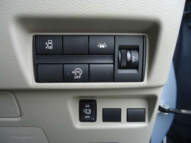 アイドリングストップ機構  　衝突被害軽減ブレーキ　横滑り防止装置　安全安心の装置付きです。