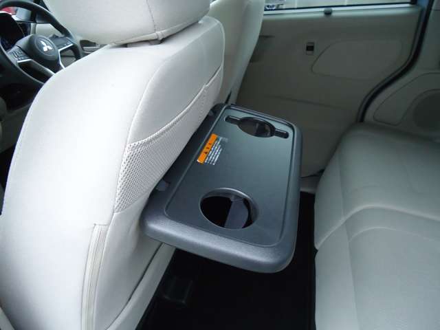 シートバックテーブル（ドリンクホルダー付き）