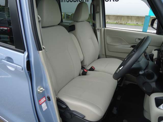 運転席シートハイトアジャスター付きです。