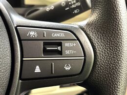 【アダプティブクルーズコントロール】高速道路での長距離走行が楽に！！自動で速度を保つクルーズコントロールが、衝突軽減システムと連携し、前方の車両を感知して車間を保つように速度調節してくれます！！