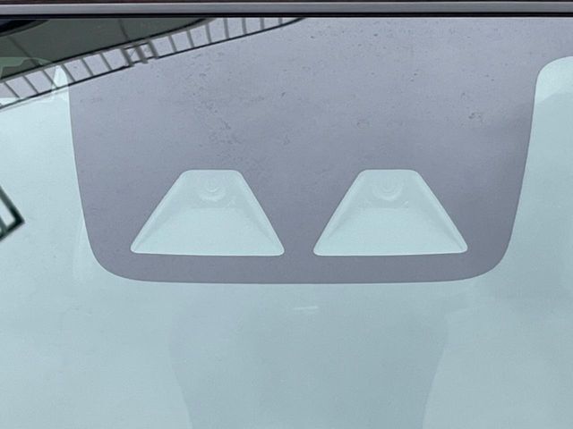 【トヨタセーフティセンス】走行中に前方の車両等を認識し、衝突しそうな時は警報とブレーキで衝突回避と被害軽減をアシスト。より安全にドライブをお楽しみいただけます。