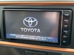 【純正ナビ】人気の純正ナビを装備しております。ナビの使いやすさはもちろん、オーディオ機能も充実！キャンプや旅行はもちろん、通勤や買い物など普段のドライブも楽しくなるはず♪