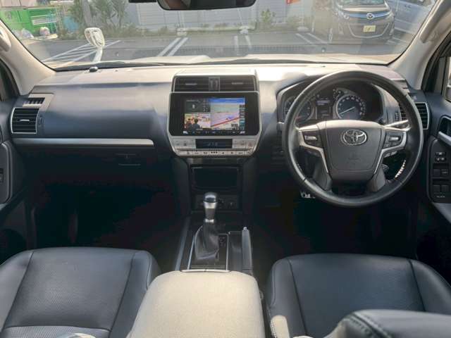 横浜方面からお越しの方は、国道1号線沿い左側「ラウンドワン様」の隣、レクサス通過200mです。藤沢方面よりお越しの方は、お店を通り過ぎて頂き、すき家様信号左裏でUターンしてお越しください！