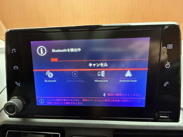 輸入車ディーラー採用のドライブレコーダーも選べます。万が一の事故の際のお守りとしていかがでしょうか？その他様々なオプションをご用意しております。