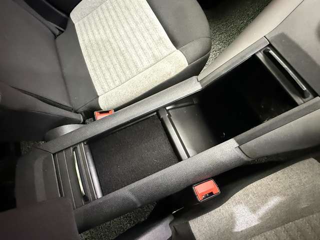 ご遠方の場合でも、下取り車両の金額を概算でお出しすることは可能でございます。車検証をお手元に、走行距離をご確認の上お問い合わせくださいませ。