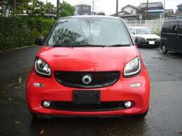 とってもきれいなスマート。鮮やかな赤いボディーです。