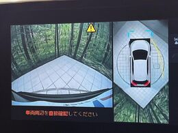 【パノラミックビューモニター】専用のカメラにより、上から見下ろしたような視点で360度クルマの周囲を確認することができます☆死角部分も確認しやすく、狭い場所での切り返しや駐車もスムーズに行えます。