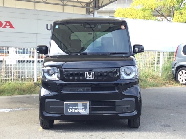 お客様に安全で快適なカーライフをお送りいただくために、中古車にも高いレベルの品質基準を設け、その基準に従って、全ての中古車について納車前整備を実施しています。