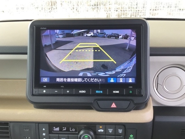 バックモニター付きで、車庫入れやバック時の後方確認をサポート。