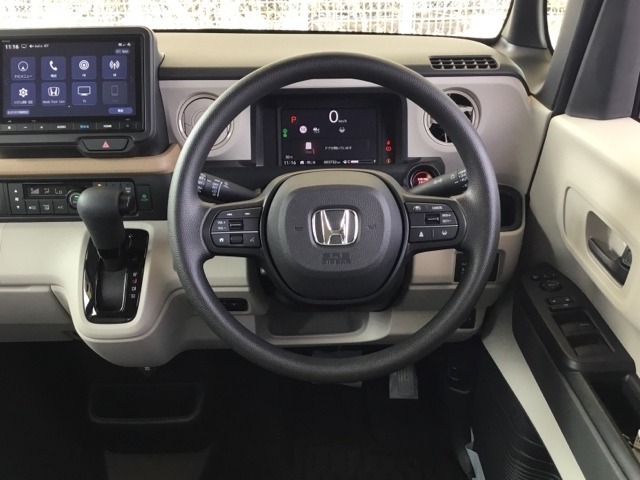 【Honda　SENSING】いつもの道で、高速道路などで、安心・快適な運転を支援します。先進の安全運転機能システム搭載。