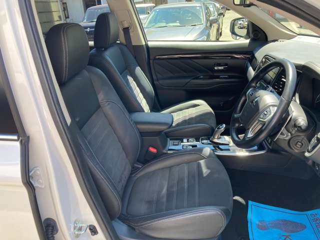 【充実した保証と質の高い整備】中古車は納車前の質の高い整備とメンテナンスが非常に重要です。幅広い保証はもちろん「新車感覚でお乗りいただける」よう、研修をうけた質の高い整備を納車前に実施しています☆