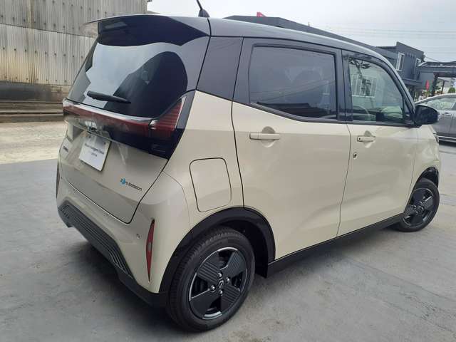 納車前には点検整備をさせていただいております。走行距離無制限のワイド保証付ですので、購入後安心してお乗り頂けます。