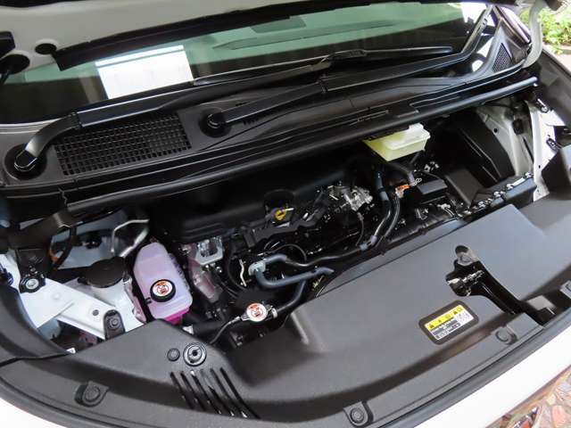 ■TOYOTA製オリジナルHYBRIDテクノロジーシステム ■エンジン型式：A25A-FXS 177ps ■総排気量：2,487cc ■フロント電動モーター：5NM 182ps ■リア電動モーター：4NM 54ps ■新車生産出荷走行距離：20km（撮影時）