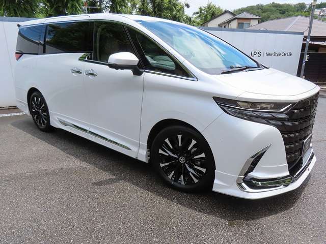 法人企業ビジネスシーン、大切なVIPをおもてなすシーン、仲間たちと華やかなパーティ、両親を誘った思い出の旅行から、子供たちと過ごすいつもの生活まで。本物を知る人たちを悠々と魅了し、至福の時を過ごします。