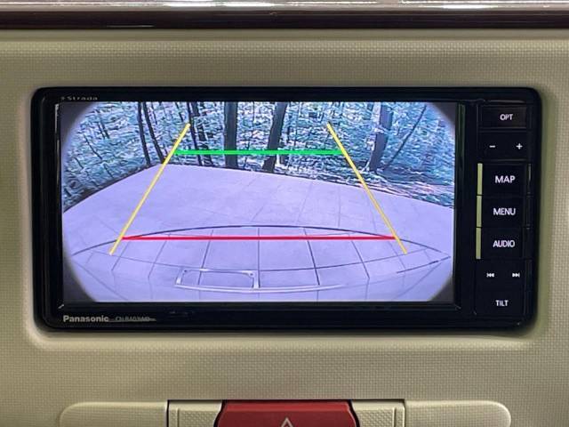 【バックカメラ】駐車時に後方がリアルタイム映像で確認できます。大型商業施設や立体駐車場での駐車時や、夜間のバック時に大活躍！運転スキルに関わらず、今や必須となった装備のひとつです！