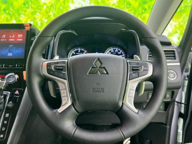 WECARSの展示場では実際に見て、触ってお車をお選びいただけます！知識の豊富な営業スタッフが様々なカーライフをご提案いたします！