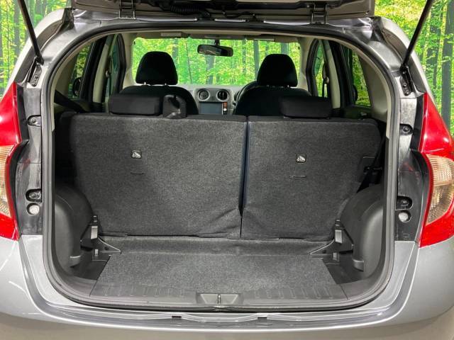 積み下ろしのしやすいデッキにはたっぷりと荷物を積み込んでいただけます。遊びから仕事まで、様々なシーンで頼れます♪
