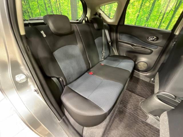 コンパクトカーですが、セカンドシートは十分な広さがあり快適にお乗りいただけます♪シートを倒して大きな荷物を積んだりと、用途の幅が広い1台です。