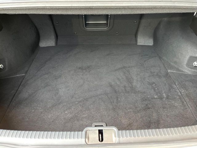 普段のお買い物や通勤、送迎等に十分な荷室スペースを確保しております。