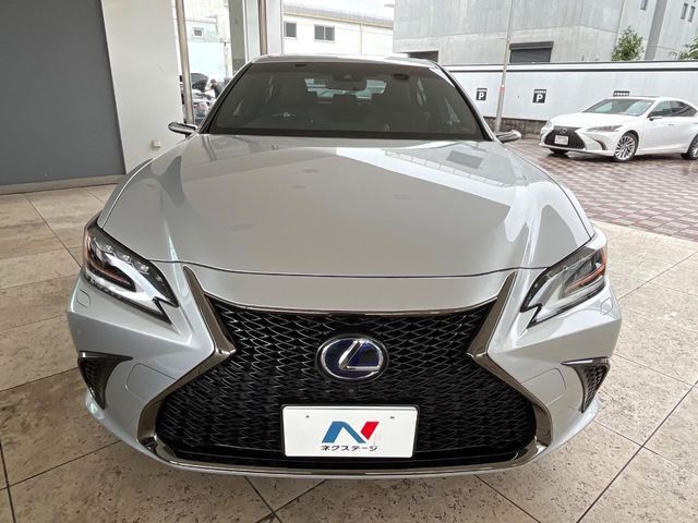 弊社では、全車『修復歴なし』のお車のみ取り扱っております。専任バイヤーによる厳選した仕入れの後、入庫後の車両チェックを行い、ネクステージが認定した高品質な中古車をご提供しております。