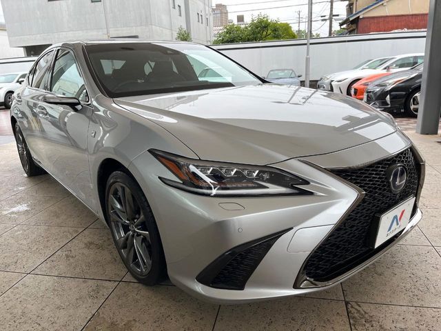 大好評のボディコーティング「弾スプラッシュコート」もご納車までに施工可能。通常のガラスコートと異なる、耐久年数6年の無機質ガラスコーティングが、ボディをキレイな状態に保ってくれます。
