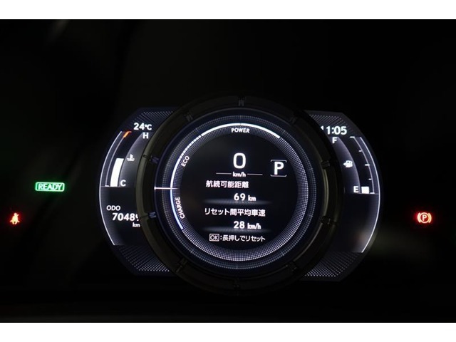 デジタルメーターで、速度がとっても見やすいです！エコな運転がしたいかたはインフォメーションディスプレイで平均燃費の確認もできます！