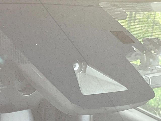 【トヨタセーフティセンス】走行中に前方の車両等を認識し、衝突しそうな時は警報とブレーキで衝突回避と被害軽減をアシスト。より安全にドライブをお楽しみいただけます。