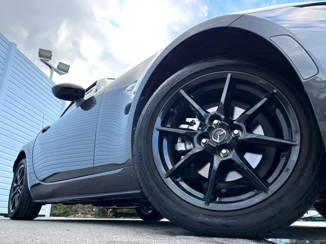 【純正16インチアルミホイール】外観にマッチした純正アルミホイールを装着しております。各種社外アルミホイールや、スタッドレスタイヤも取扱いしております。是非ご相談ください♪