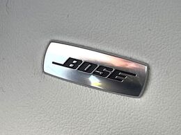 【BOSEサウンドシステム】メーカーオプションの高品位サウンドシステムを搭載。専用のチューニングが施された大小様々なスピーカーから良質なサウンドが奏でられ、臨場感あふれる音響空間を演出します。