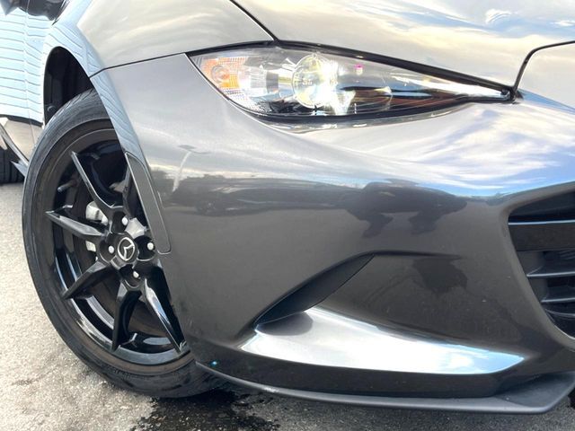 【LEDヘッドライト】悪天候や夜間走行時も良好な視界を確保し安心して運転できる高輝度LEDヘッドライトを装備！点灯速度が早く、消費電力も抑えられています。