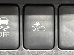 【エマージェンシーブレーキ】走行中に前方の車両等を認識し、衝突しそうな時は警報とブレーキで衝突回避と被害軽減をアシスト。より安全にドライブをお楽しみいただけます。