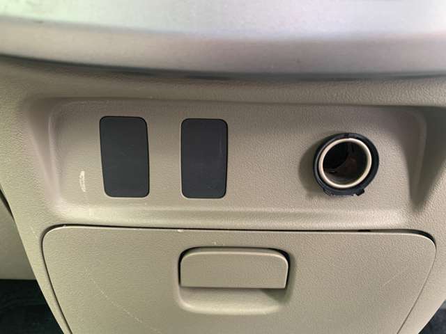 シガーソケットで携帯の充電もできます