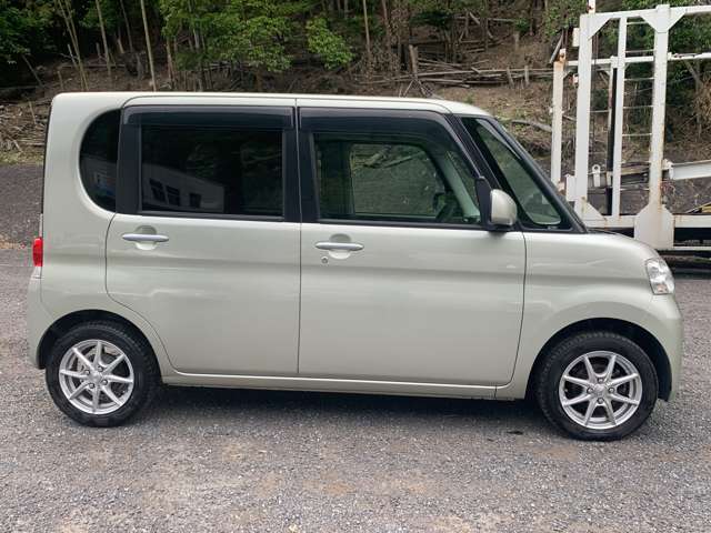 他にも画像がございますので、是非ご覧頂ければと思います。より詳しくお車をご覧いただけます。
