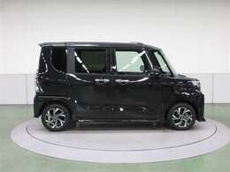 両側スライドドアで狭い駐車場での乗り降りもラクラクです。