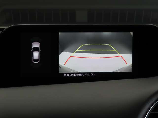 バックカメラを装備しています。後方視界をカバーしますので、狭い駐車場や壁のある場所でもご安心ください。