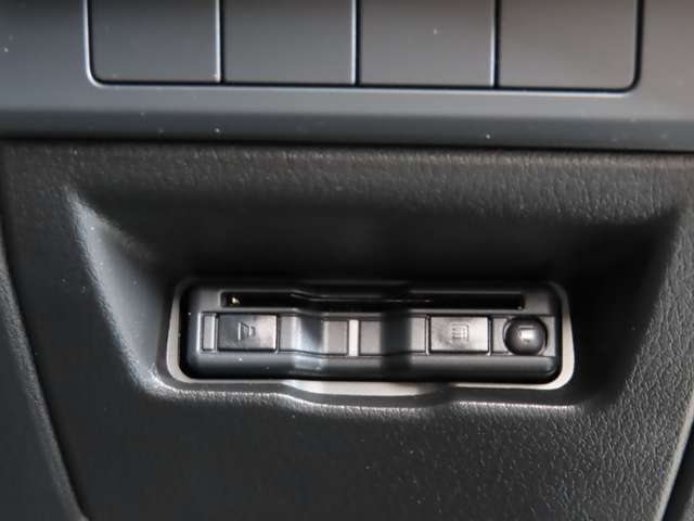 ETCが装着済みなのは嬉しいですよね。納車前整備と共に、ETCのセットアップも行います。