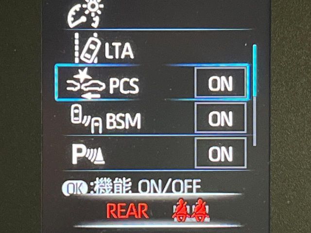 【プリクラッシュセーフティ】前方の車両等を検知し、衝突しそうな時は警報で注意を促し、ブレーキを踏む力をサポート。ブレーキを踏めなかった場合は衝突被害軽減ブレーキが作動、衝突回避をサポートします。