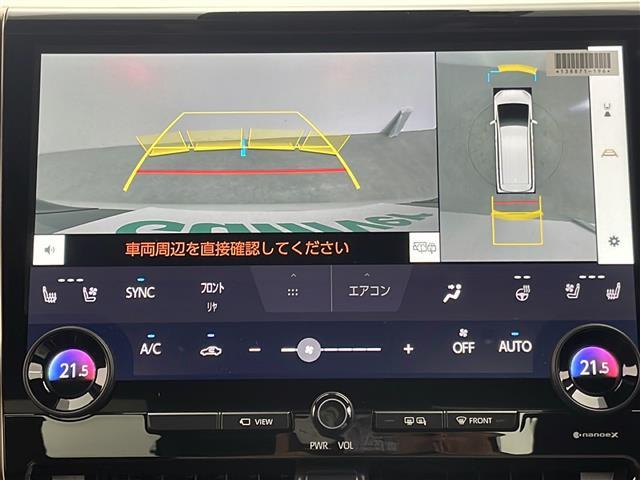【パノラミックビューモニター】クルマを真上から見下ろした視点で駐車をサポートします！クルマの斜め後ろや真横など、いち早く障害物に気が付くことができます。