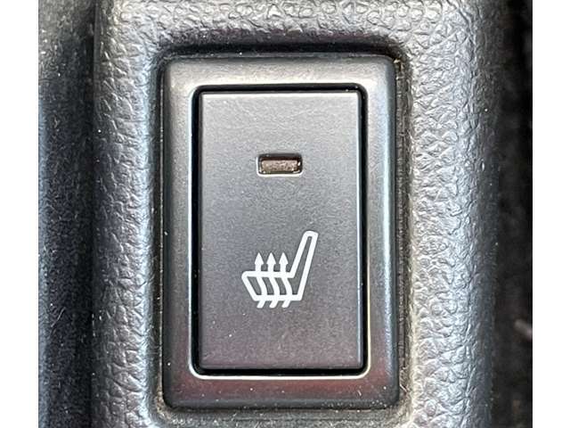 「運転席シートヒーター」　寒い冬の必需品♪エアコンよりも早く暖めてくれます★