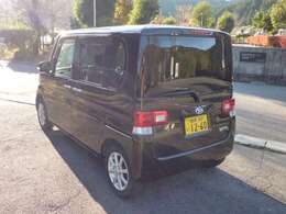 ボディに薄い線キズがたくさんあります。納車時にキズ取り、ワックスがけしてお渡しできます。