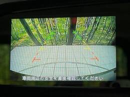 【バックカメラ】駐車時に後方がリアルタイム映像で確認できます。大型商業施設や立体駐車場での駐車時や、夜間のバック時に大活躍！運転スキルに関わらず、今や必須となった装備のひとつです！