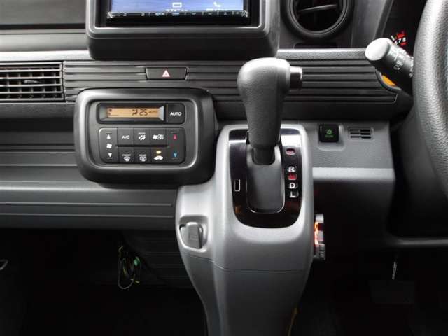 全国5,000ヶ所あるトヨタのお店で走行距離無制限・1年間の無料保証付き！