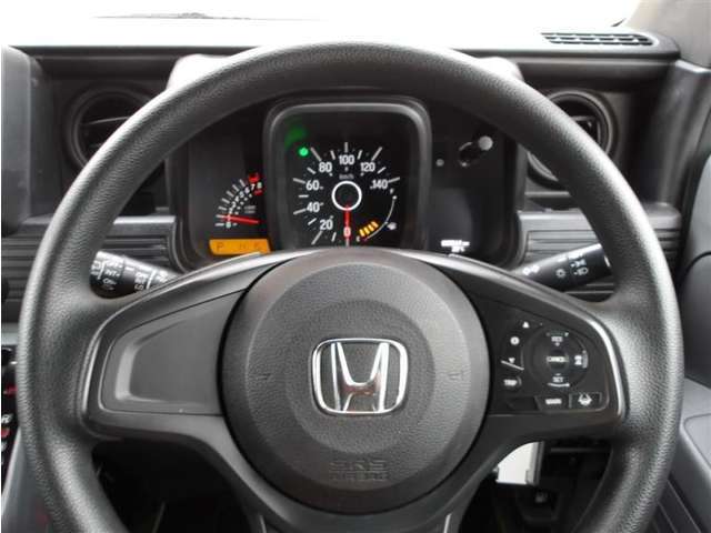 ドライバーに寄り添う快適な操作フィールをもたらすステアリングです。